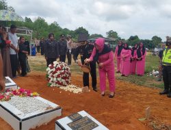 Kapolres Bangka Melaksanakan Sambang Duka dan Sebagai Inspektur Upacara Pemakaman