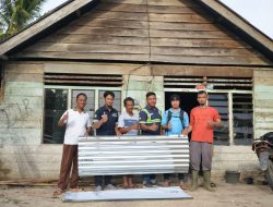 Gerak Cepat, PT TIMAH Tbk Serahkan Bantuan Bahan Material untuk Korban Bencana Puting Beliung di Desa Penagan