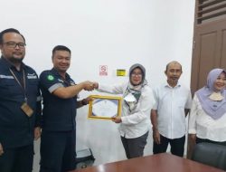 Komitmen Salurkan CSR, PT Timah Tbk Terima Penghargaan Bupati Belitung