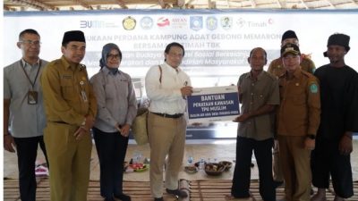 PT Timah Tbk Serahkan Bantuan Penataan TPU di Dusun Air Abik