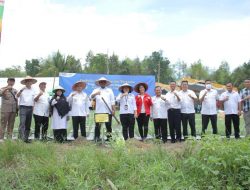 Pj Gubernur Safrizal Hadiri Peresmian Nursery Cabai dan Bawang Merah di Desa Air Mesu Timur