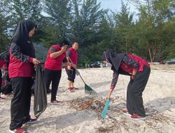 Polres Bangka Gelar Aksi Bersih-Bersih Pantai dalam Rangka HUT Bhayangkara ke-78