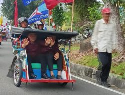 Naik Becak Motor Pasangan Mapan Resmi Daftarkan ke KPU Bangka