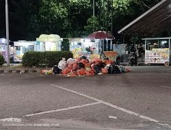 Tumpukan Sampah Depan Barata Sungailiat Rusak Pemandangan dan Timbulkan Bau Tak Sedap