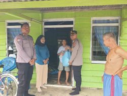 Jumat Berkah Polsek Belinyu Bagikan Sembako Dengan Lansia dan Janda