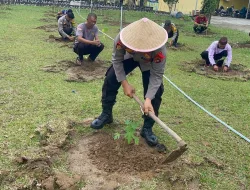 Dukung Program Ketahanan Pangan, Polsek Mendo Barat Ubah Lahan Tidur Jadi Kebun Pepaya