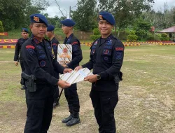 Dansat Brimob Polda Babel Berikan Penghargaan Personel Berprestasi