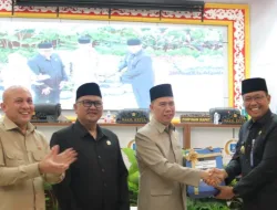 Dewan Terima Nota Keuangan RAPBD 2025