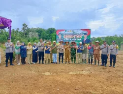Kapolsek Pemali bersama Forkopicam Pemali Melaksanakan Penanaman Jagung Serentak di Desa Air Duren