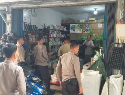 Polisi Sambangi Pasar Sungailiat, Berikan Himbauan Kamtibmas