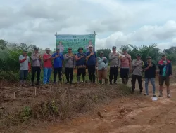 Dukung Ketahanan Pangan, Polsek Mendo Barat Tanam Jagung di PT SAML