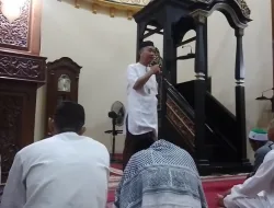 Safari Subuh, Kapolsek Mendobarat Berikan Himbauan Kamtibmas