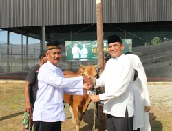 Danrem 045/Gaya Serahkan 11 Sapi dan 2 Kambing untuk Kurban Idul Adha 1446 H