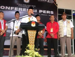 Diarak Kuda Lumping dan Simpatisan, Feri-Dino Resmi Daftar ke KPU Bangka