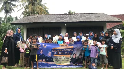 Peduli Pendidikan Garnita NasDem Bagikan Ratusan Buku Gratis ke Pelajar