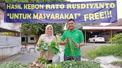 Bagi-Bagi Sayur Gratis, Rato Rusdiyanto Diserbu Warga 
