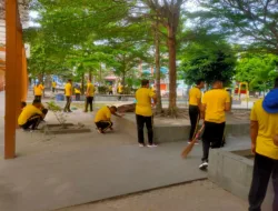 Polres Bangka Gelar Kurvei Bersihkan Taman Kota Sungailiat