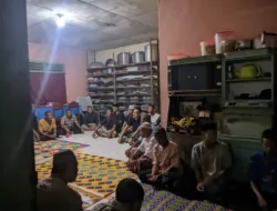 Tak Cuma Bangun Jalan, Satgas TMMD di Pulau Lepar Isi Malam dengan Yasinan Bersama Warga