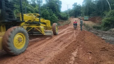 Siang-Malam Dikerjakan, Jalan Penghubung 5,5 Km di Pulau Lepar Segera Rampung