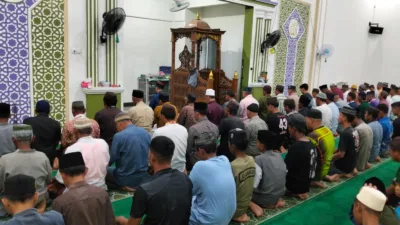 Semangat Ramadan, Satgas TMMD 127 Kodim 0432/Basel Gabungkan Kerja dan Ibadah