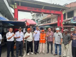 Dishub Belitung Bagikan Topi dan Rompi kepada 35 Juru Parkir Resmi