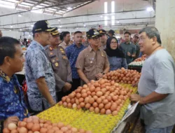 Jelang Idul Fitri, Kapolres Bangka Dampingi Bupati Sidak Harga dan Stok Bahan Pokok