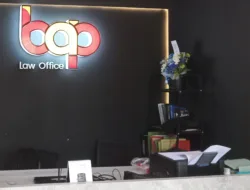 Gunakan Mobil CRV Bupati!?Aksi ‘Koboi’ Ajudan Disaksikan Warga