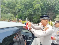 Jelang HUT RI ke-81, Polres Bangka Tebar Merah Putih ke Pengendara